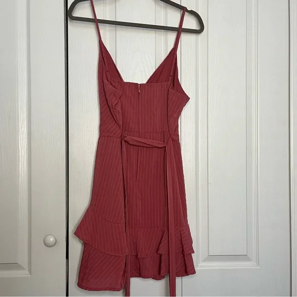 Elegant Red Sleeveless Dress - Picture 5 of 5